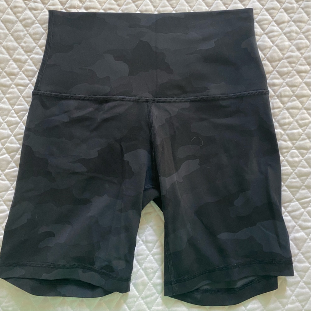 Lululemon align size 4, 6 inch length camo print lightly used!